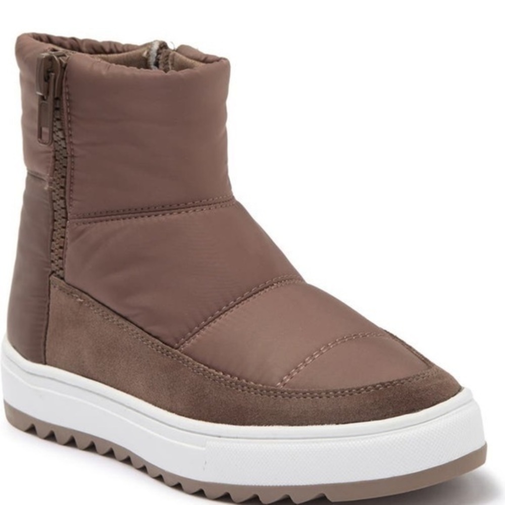 Blondo size 6 boots New in box